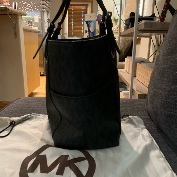 Black Michael Kors Leather Tote Bag - Picture 4 of 7